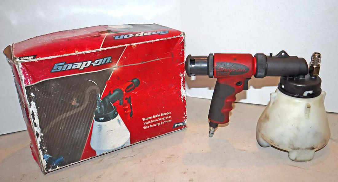 Snap On vacuum brake bleeder: Snap On vacuum brake bleeder