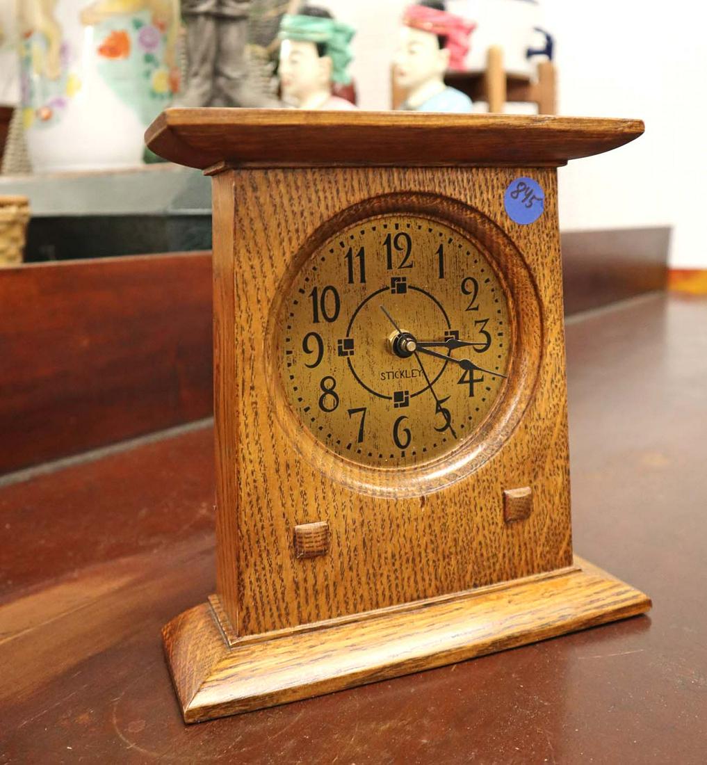 Stickley mission oak quartz movement clock (1 of 3)