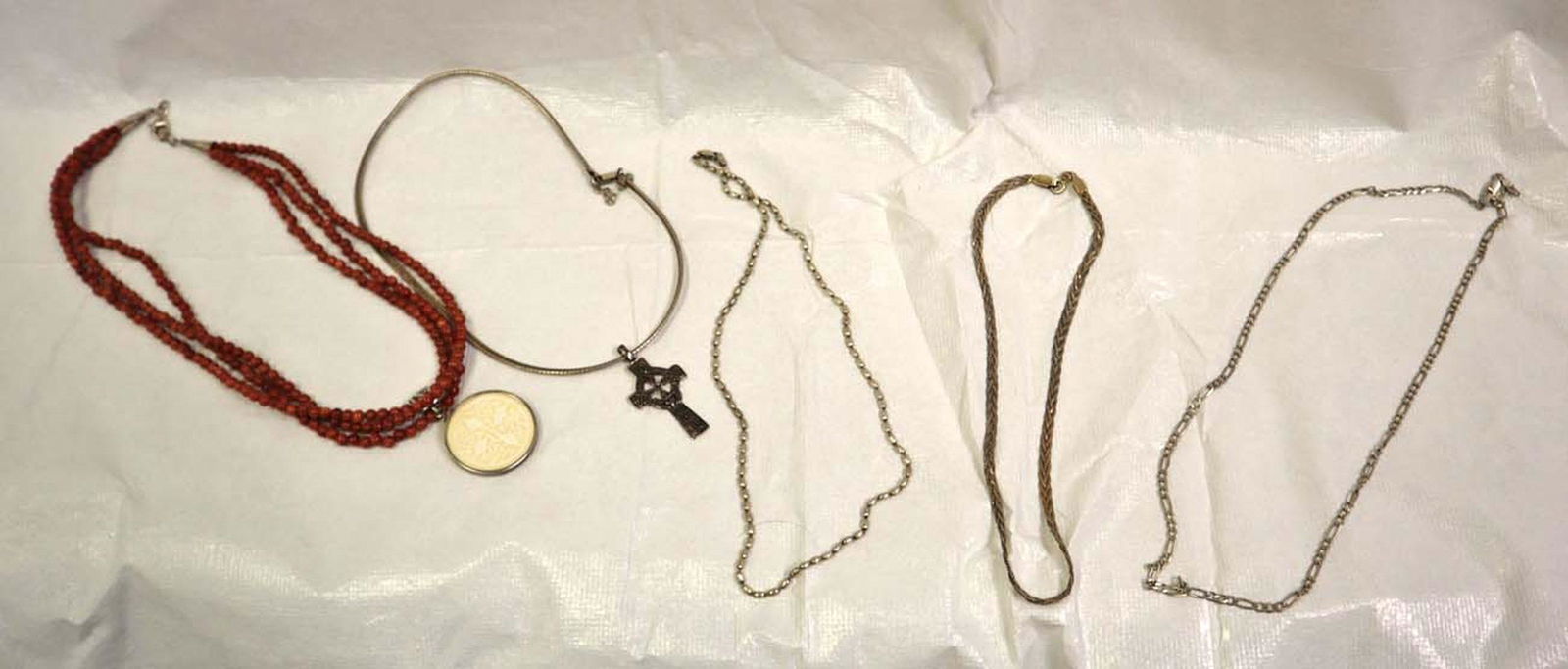 Group of 5 vintage silver necklaces (1 of 3)