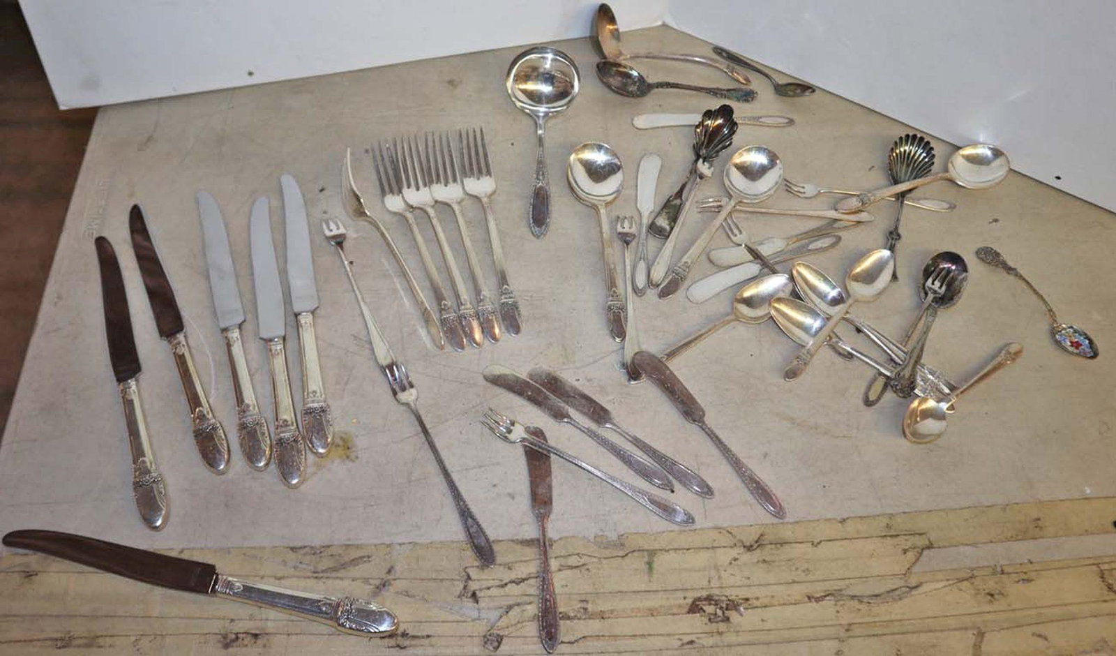 Lot of silver-plate flatware misc. pieces (1 of 5)