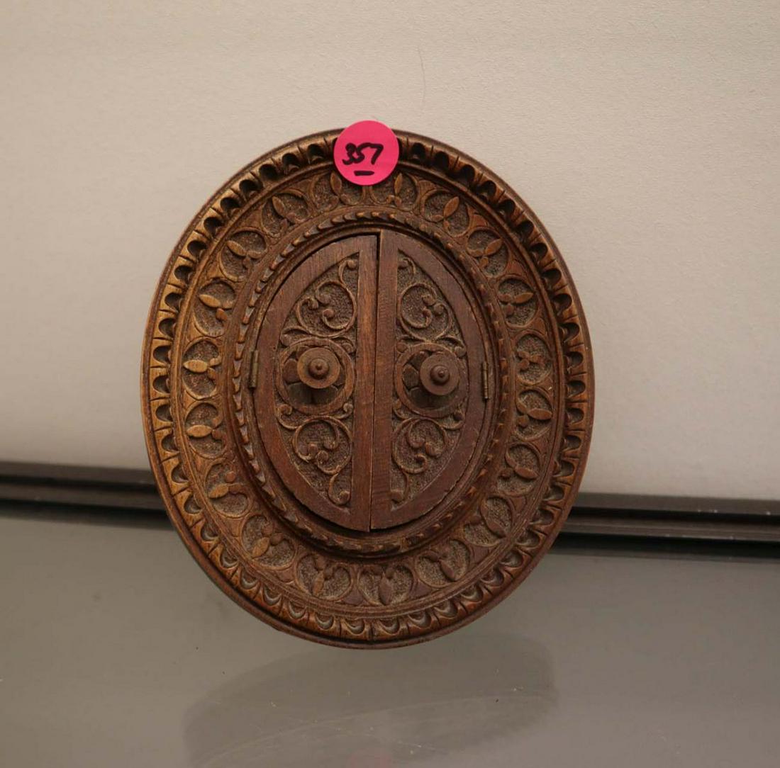 Antique carved hide away picture frame (1 of 3)