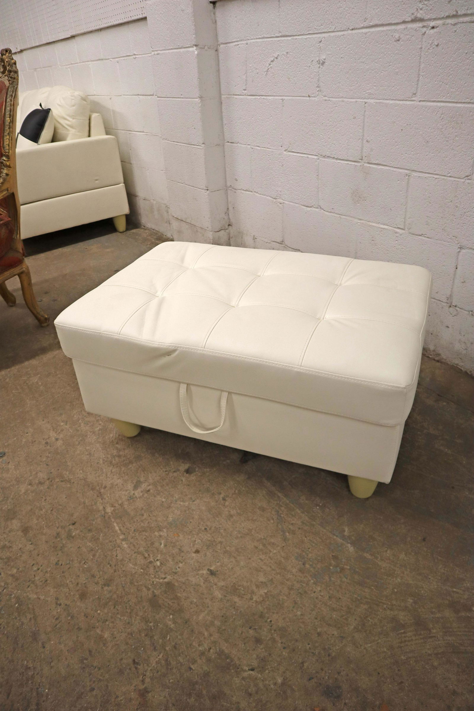 Mod design white leather style storage ottoman (1 of 4)