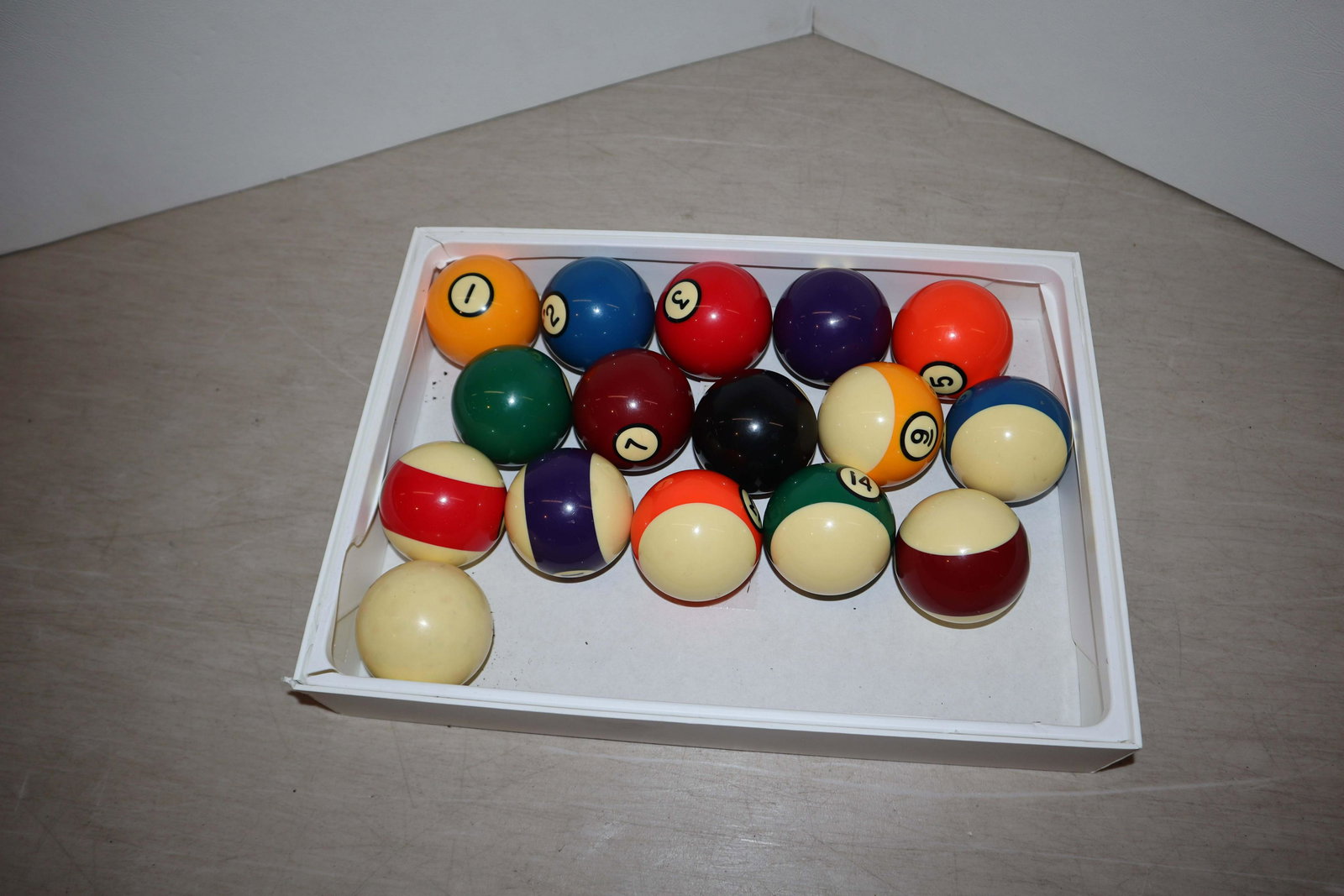Complete set of billiard balls (1 of 1)