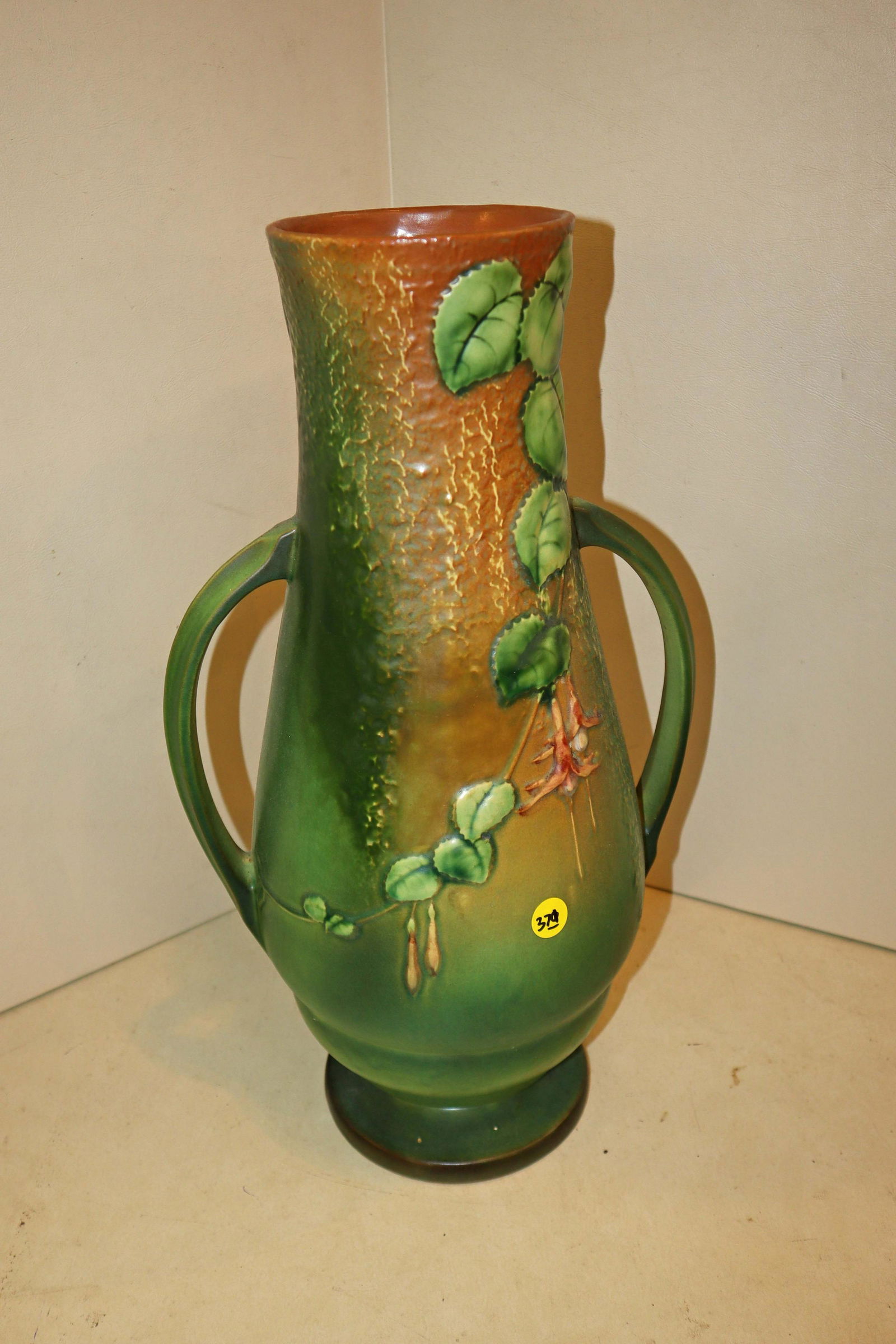 Roseville Fuscia brown double handle vase (1 of 5)