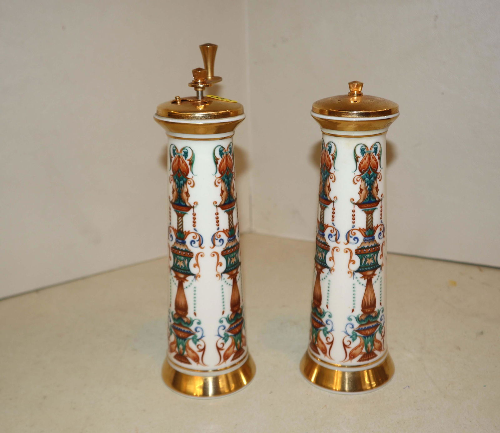 Lenox hand painted salt and pepper grinder (1 of 5)