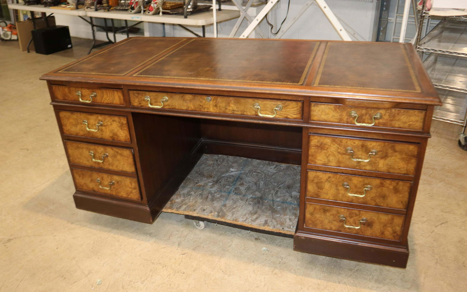 Kittinger burl walnut/mahogany leather top desk Mar 27, 2022 South