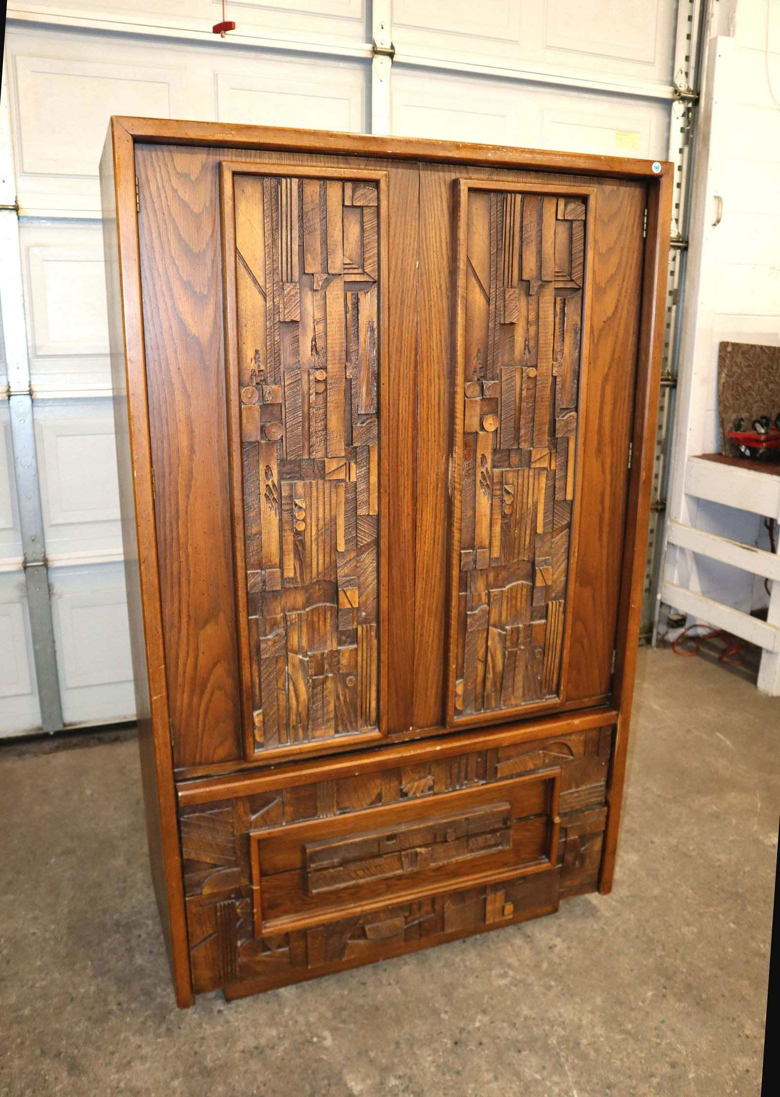 Lane Brutus style walnut gentlemen's chest (1 of 8)