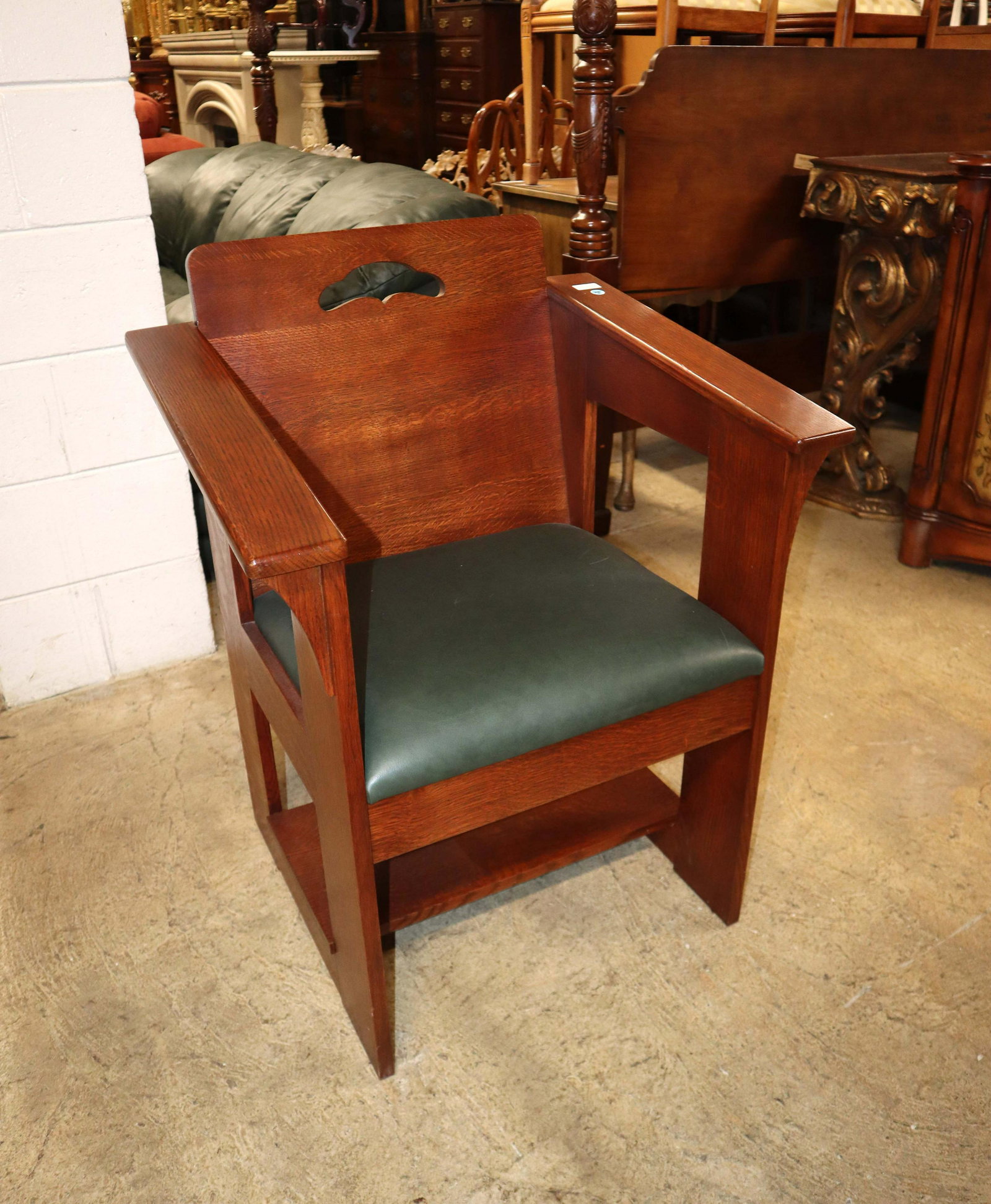Stickley mission oak arts & craft arm chair: Stickley Mission oak Arts & Craft arm chair in excellent condition approx. 26" w x 22" d x 34" h