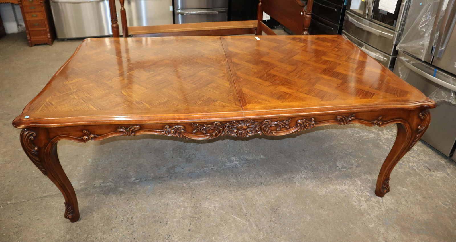 Quality solid mahogany dining room table (1 of 4)