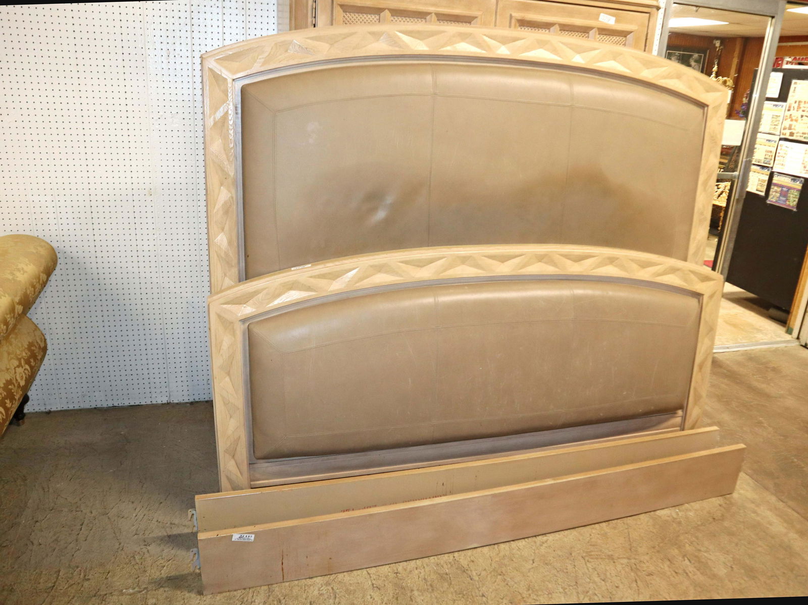 Bernhardt natural oak finish king size bed (1 of 3)