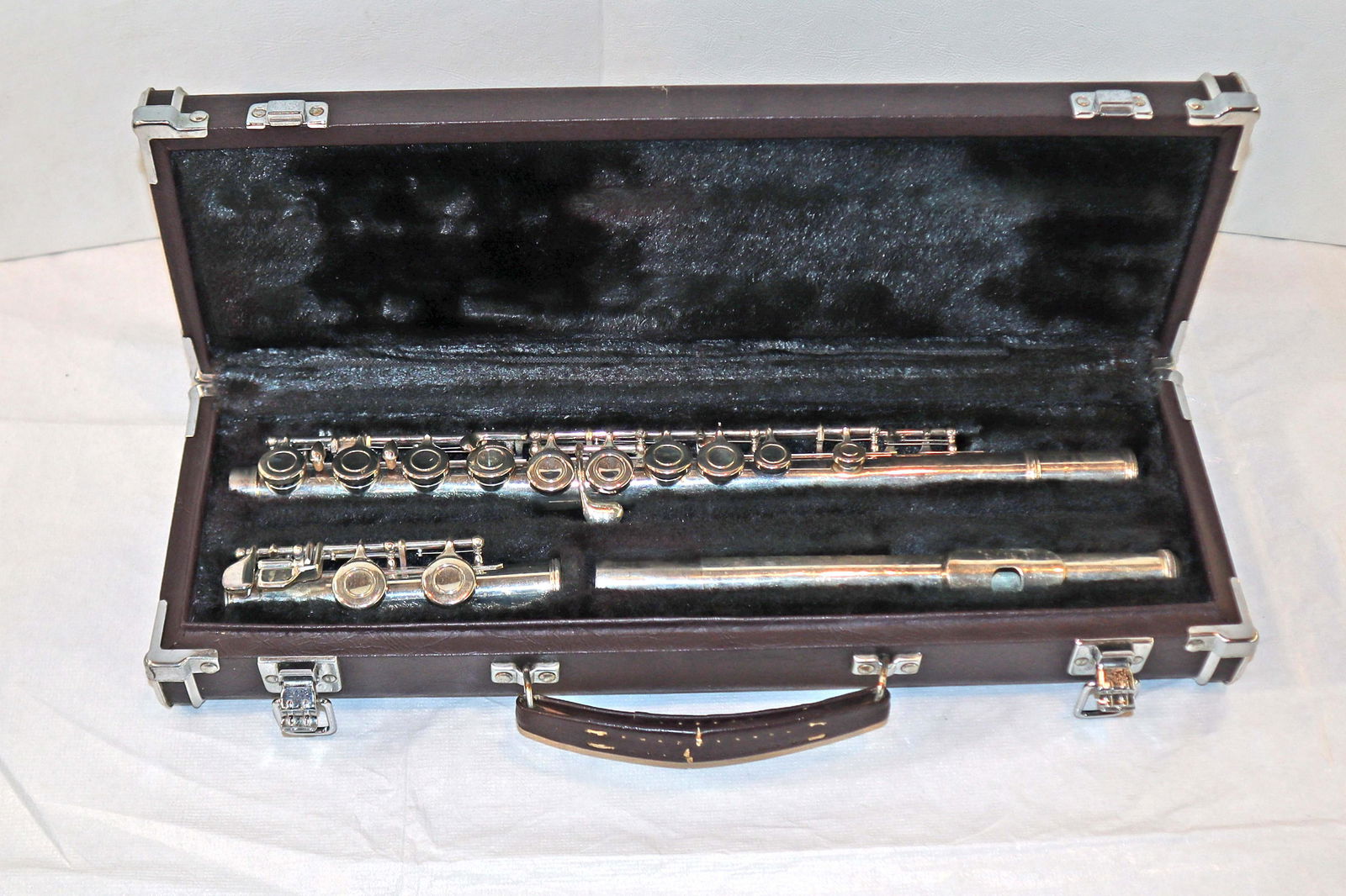 Yamaha flute in case (1 of 4)
