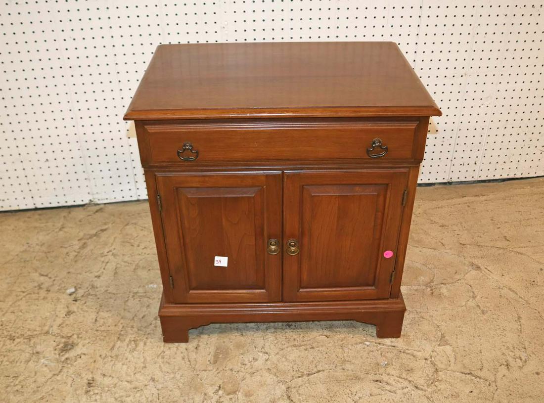 Vintage Pennsylvania House nightstand (1 of 5)