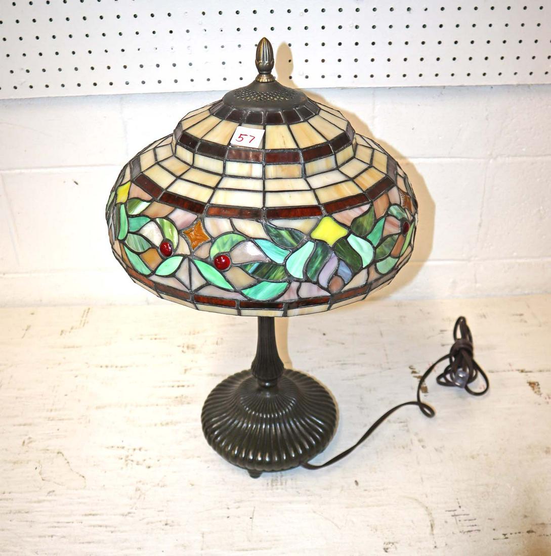 Tiffany Style table lamp (1 of 3)
