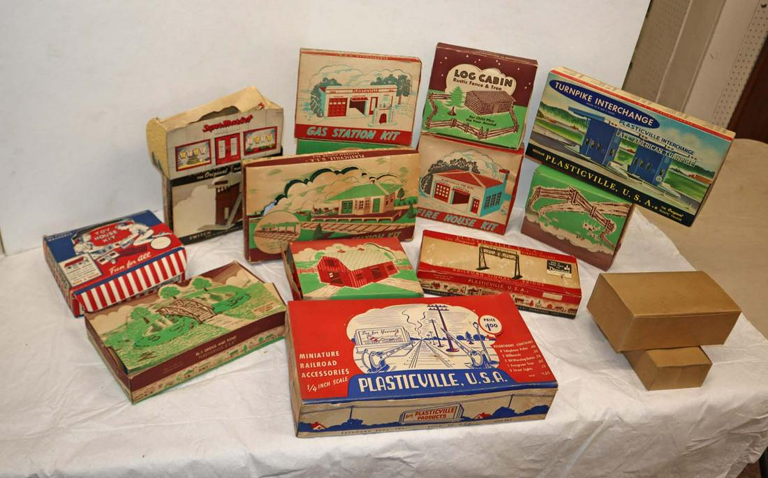 16pc lot of vintage Plasticville USA model towns (1 of 4)
