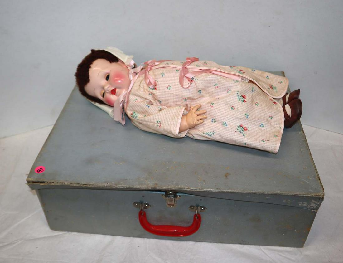 Tiny Tears vintage doll in case and some accessories (1 of 9)