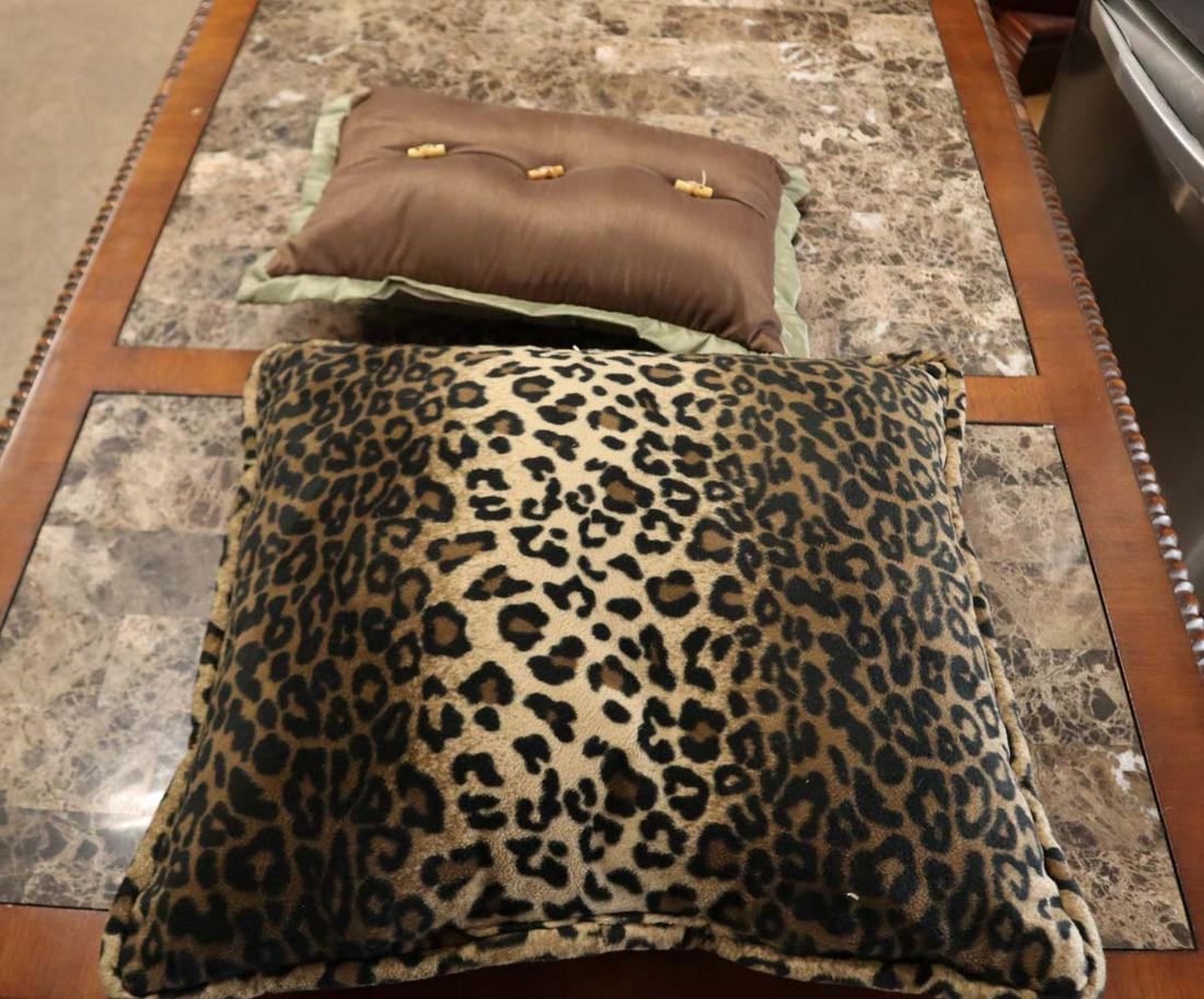 2pc decorator pillows (1 of 2)