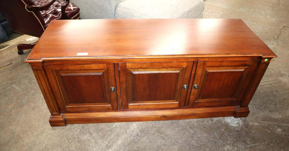 Ethan Allen mahogany media credenza (1 of 4)