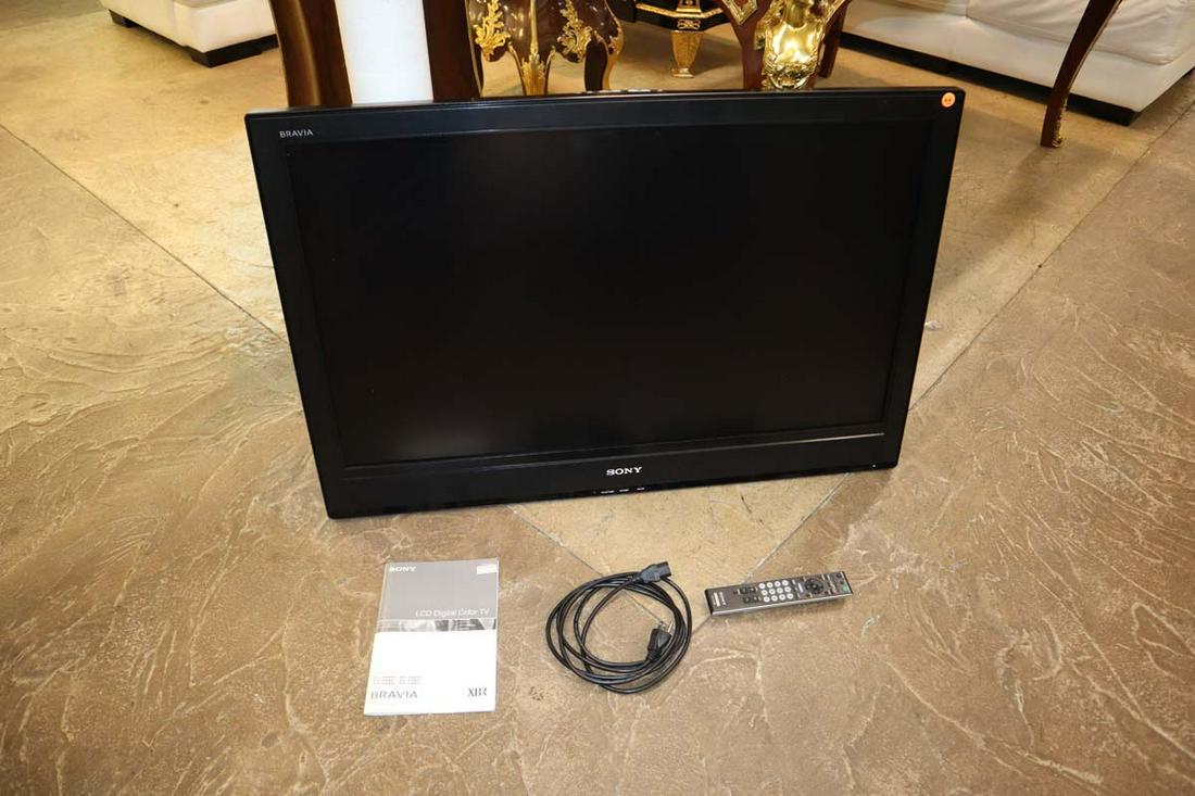 Sony Bravia 40" flat screen TV with cord: Sony Bravia 40" flat screen TV with cord and remote