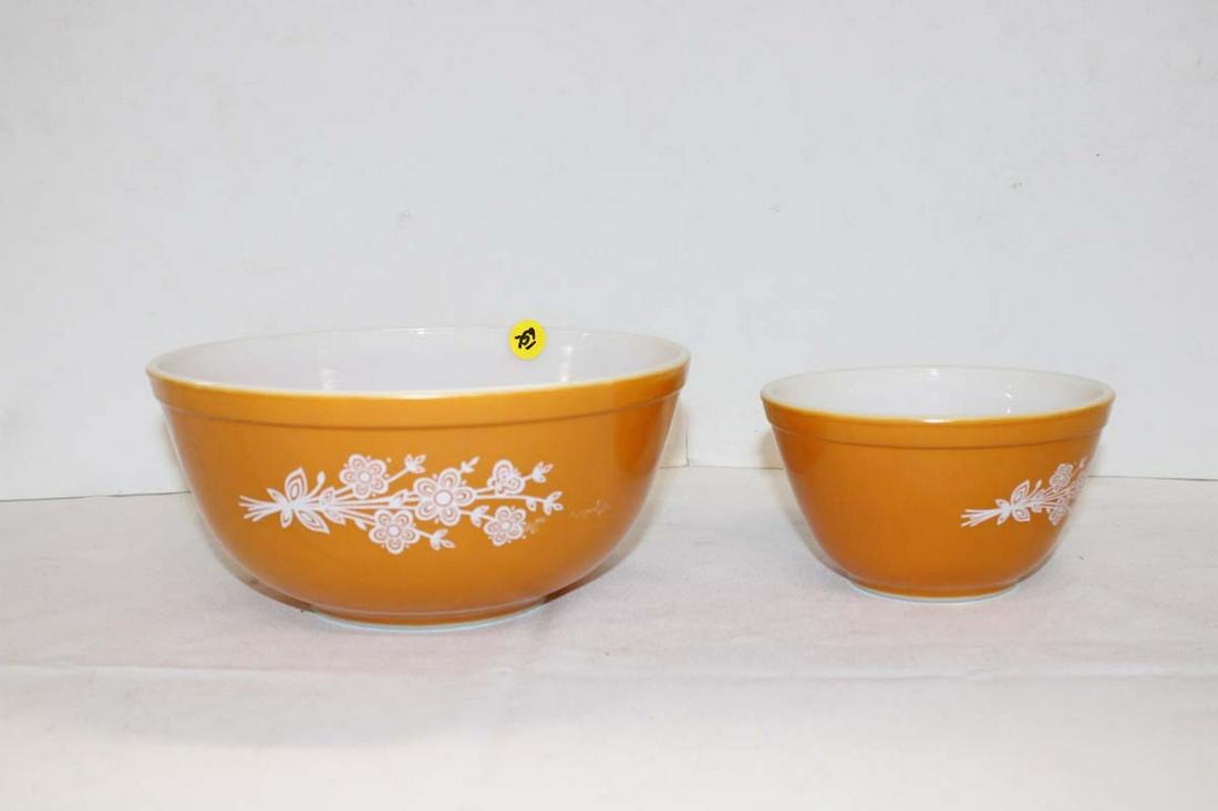 2 pieces of vintage Pyrex bowls 6" and 9" diameter: 2 pieces of vintage Pyrex bowls 6" and 9" diameter