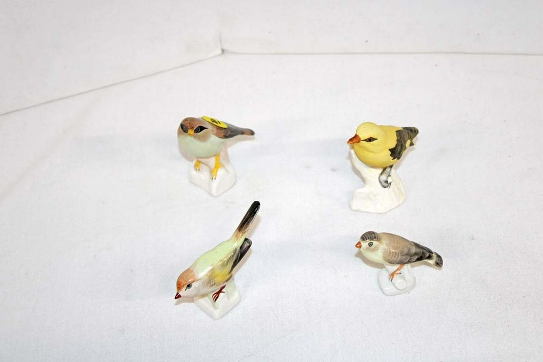 4 porcelain figurines 3 Hungarians 1 Goebel: 4 porcelain figurines 3 Hungarians 1 Goebel