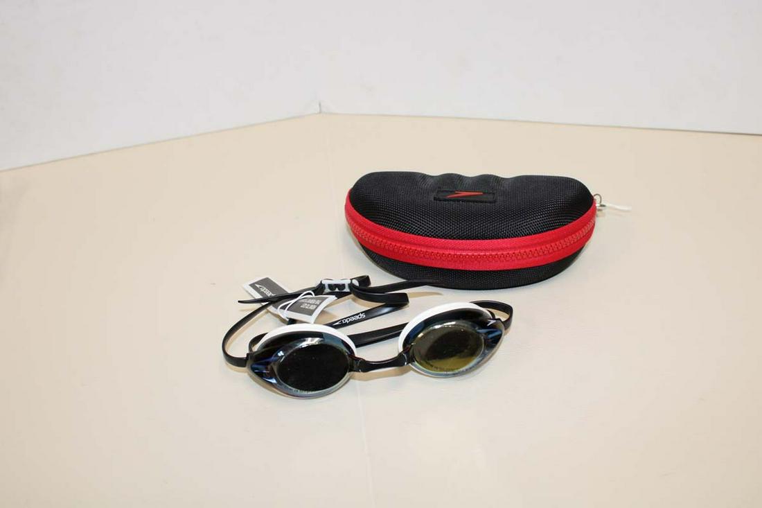 Speedo swimming goggles in case, like new NOT AUTHENTICATED (Bid at your own judgement): Speedo swimming goggles in case, like new NOT AUTHENTICATED (Bid at your own judgement)