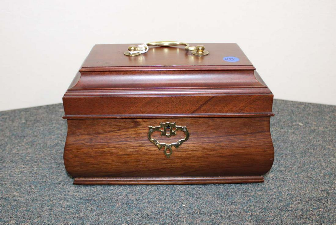 CW Kittinger Virginia solid walnut ring box (1 of 5)