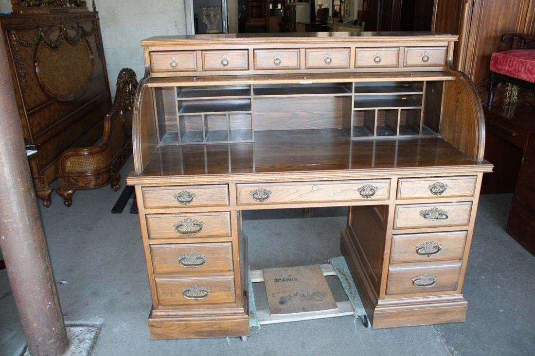 Vintage Ethan Allen oak roll top desk (1 of 3)