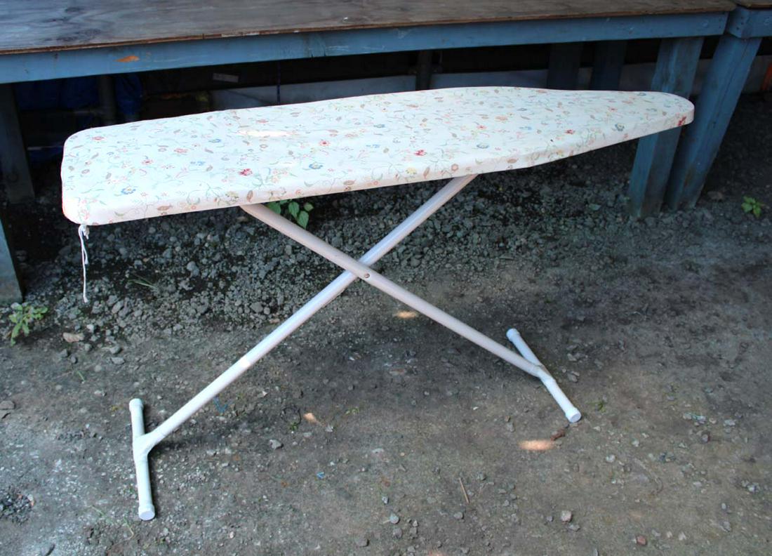 Ironing board: Ironing board