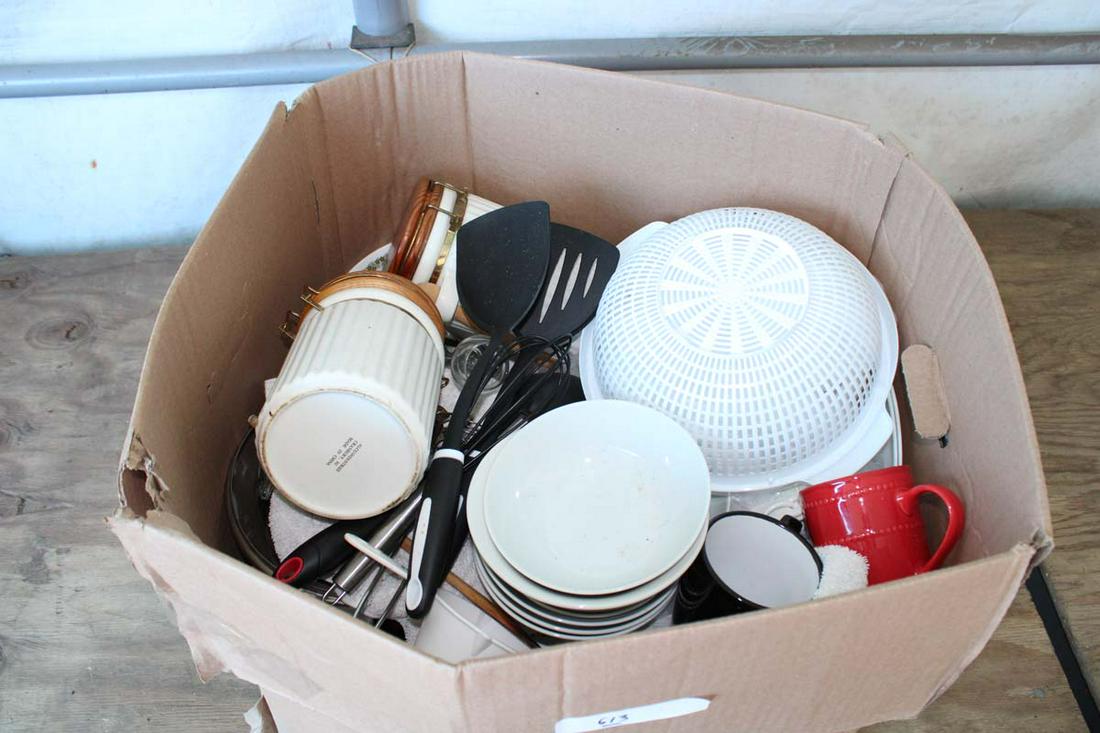 Box of household kitchen items (1 of 3)