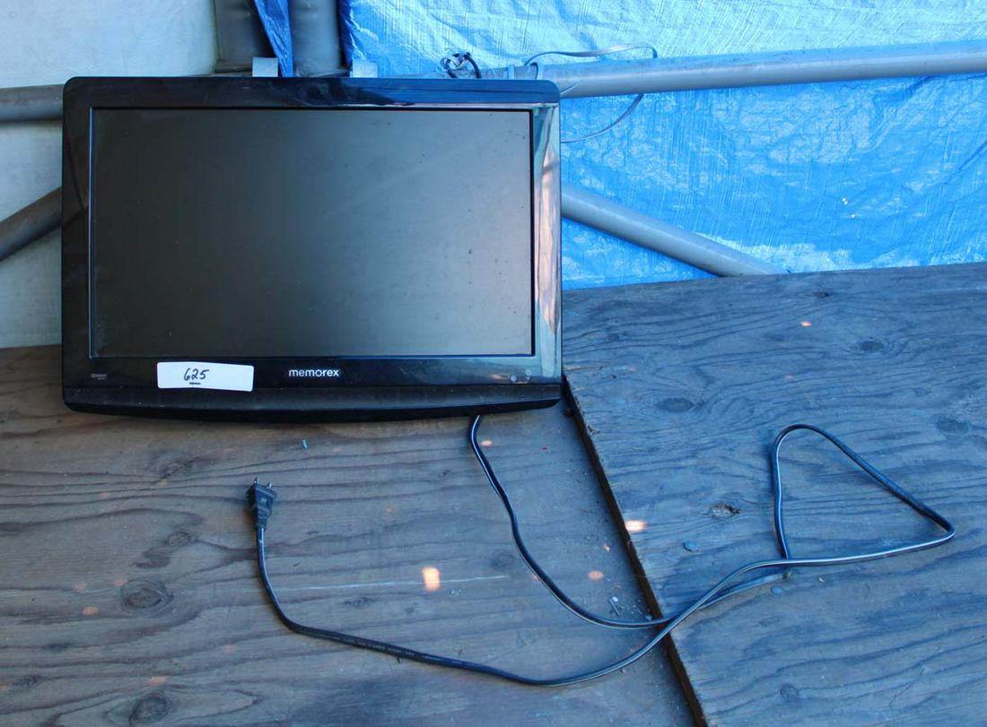 Memorex 18" Flat TV with brackets (1 of 4)