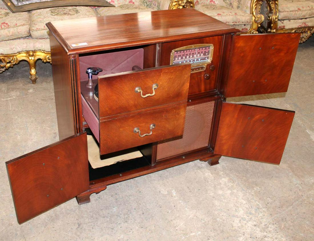 Vintage mahogany chest w/Stromberg Carlson player (1 of 8)