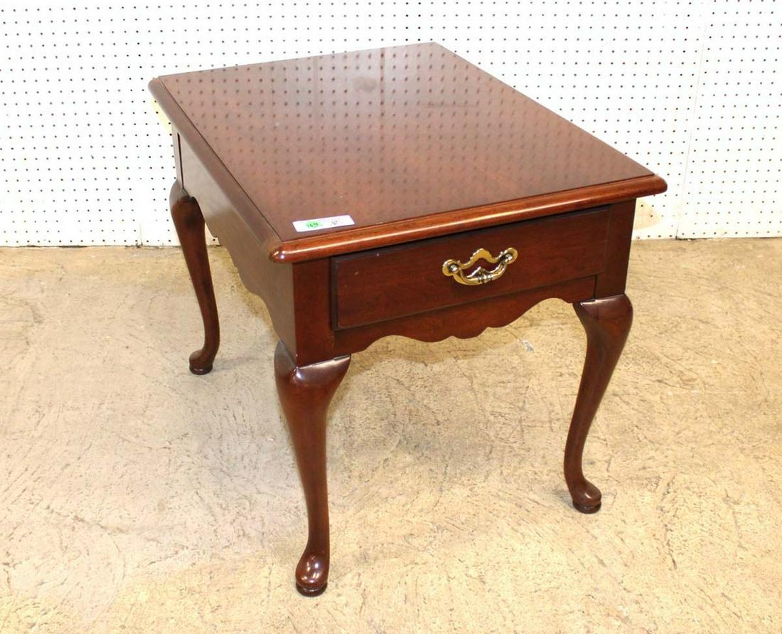 Thomasville solid mahogany queen anne lamp table: Thomasville solid mahogany queen anne lamp table approx. 21" w x 27" d x 22" h
