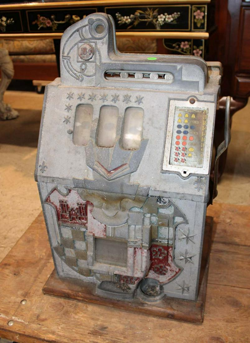 Antique Mills 10 cent slot machine in as found condition (1 of 13)