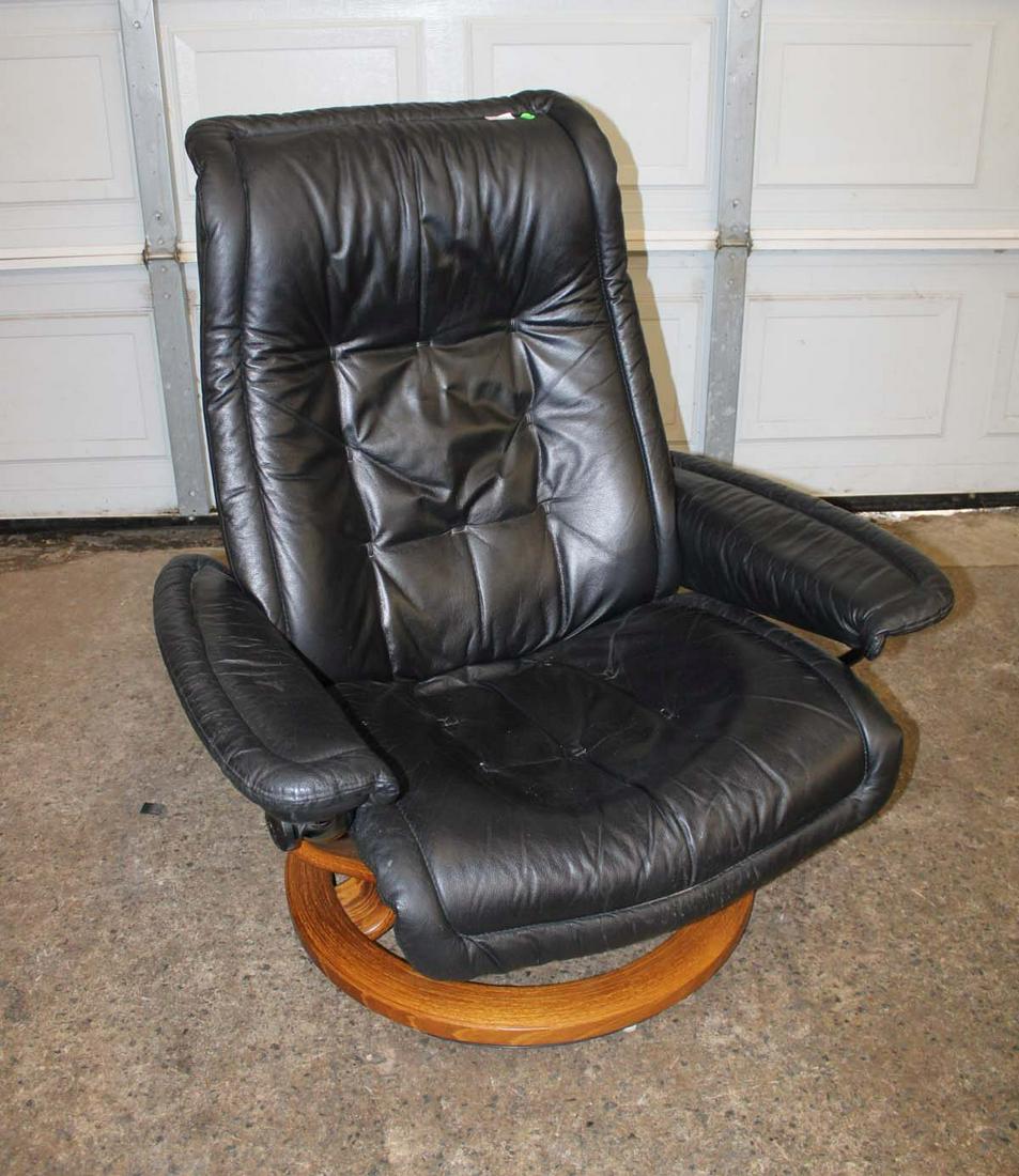 Modern design JE Ekornes leather lounge chair (1 of 5)