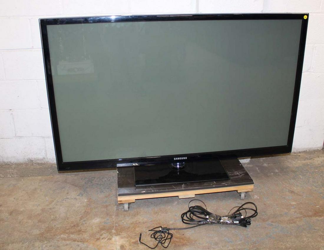 Samsung 60" flat screen tv on base with cord (1 of 5)