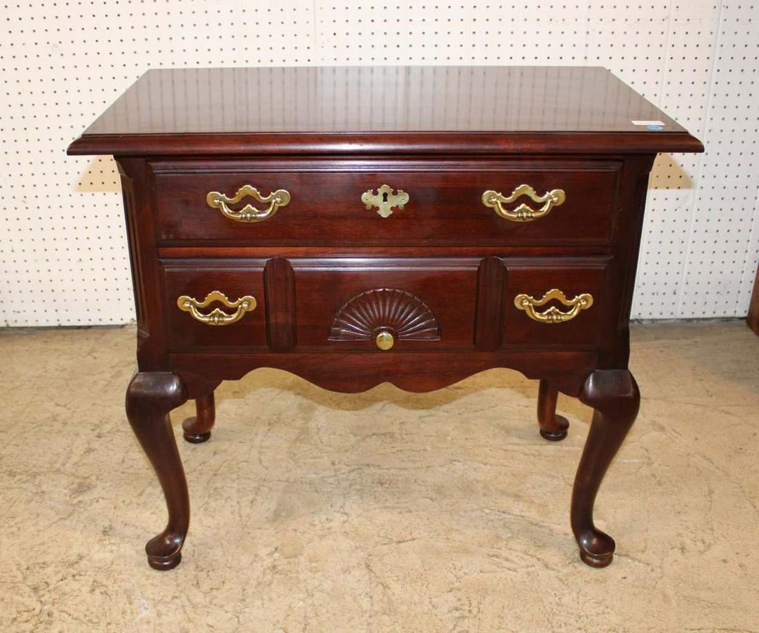 Thomasville solid mahogany queen Anne 2 drawer low boy: Thomasville solid mahogany queen Anne 2 drawer low boy approx. 30" w x 17" d x 27" h