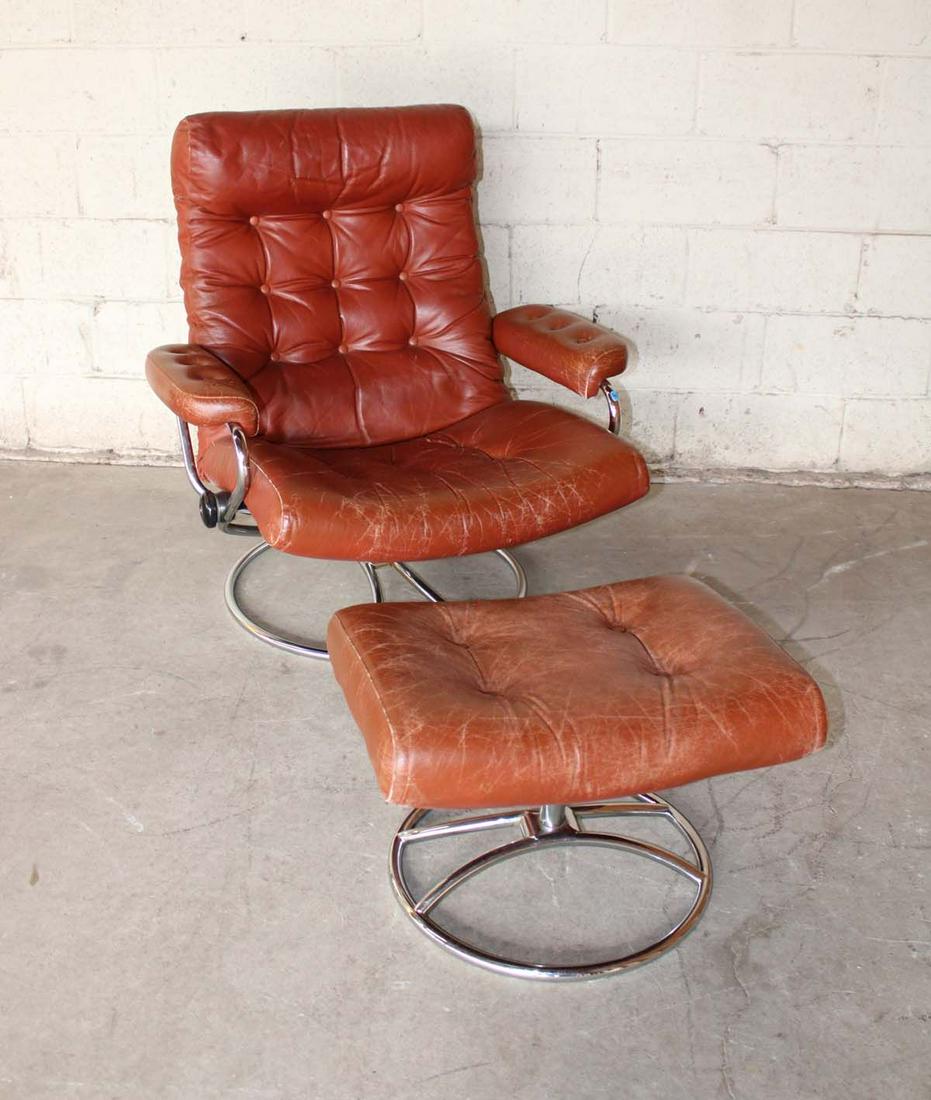 Vintage 2pc leather lounge chair and ottoman (1 of 4)