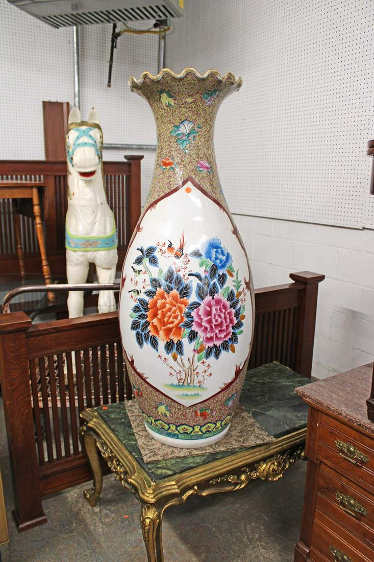 Palace size Asian decorated porcelain vase (1 of 3)