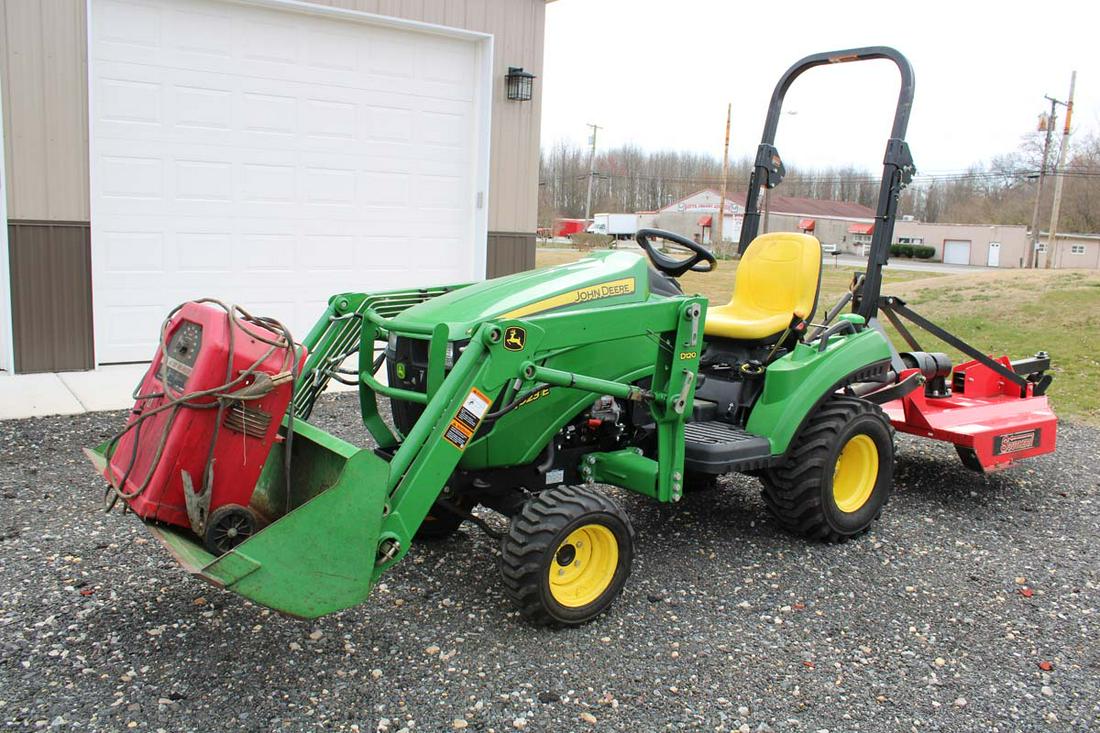 John Deere 4x4 subcompact 1023 Tractor with a D120 loader with 257.3 hours, runs and operates well: John Deere 4x4 subcompact 1023 Tractor with a D120 loader with 257.3 hours, runs and operates well