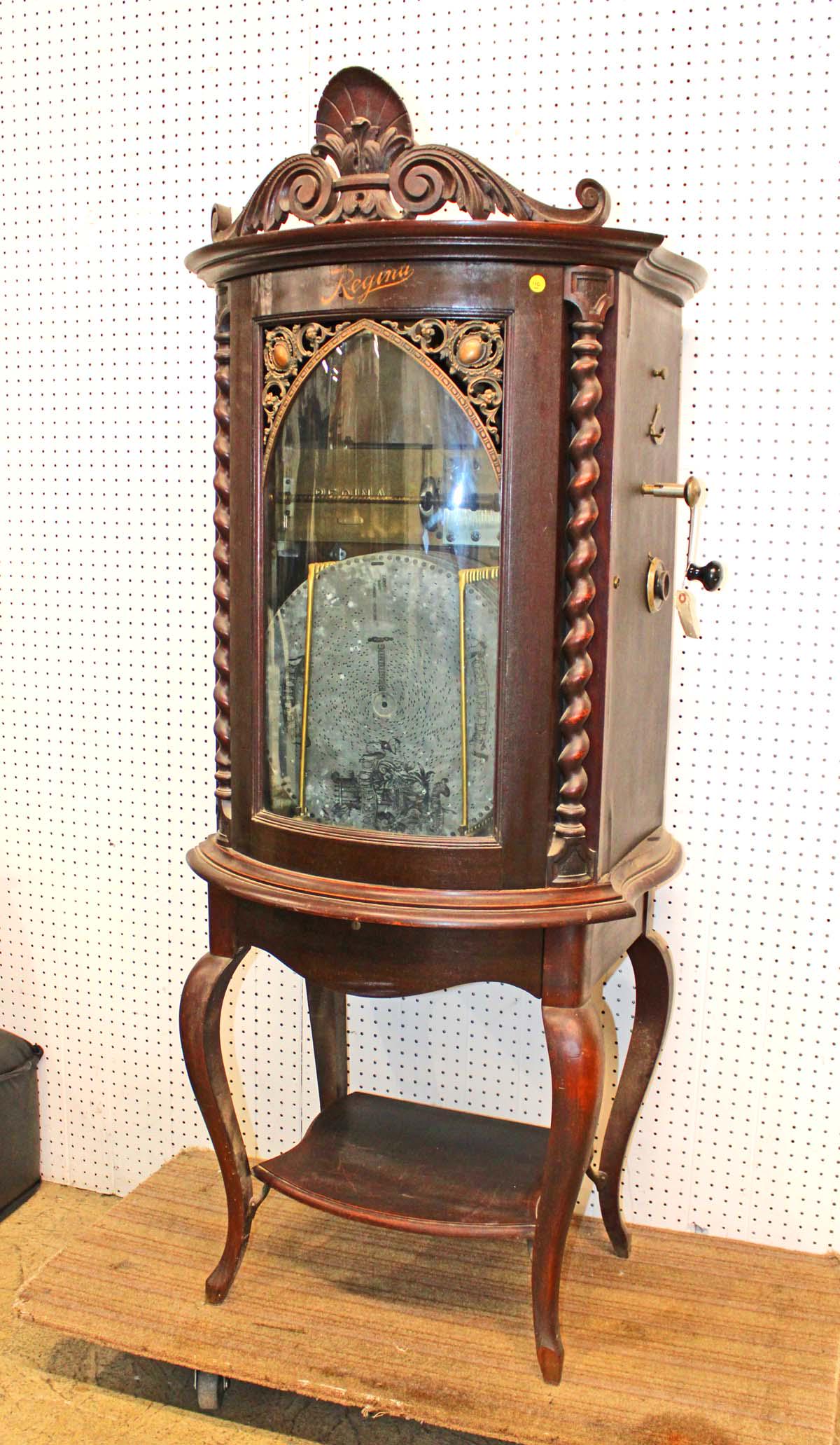 Beautiful Working Antique Working Regina 16" double comb disk changer player in the mahogany case (1 of 12)