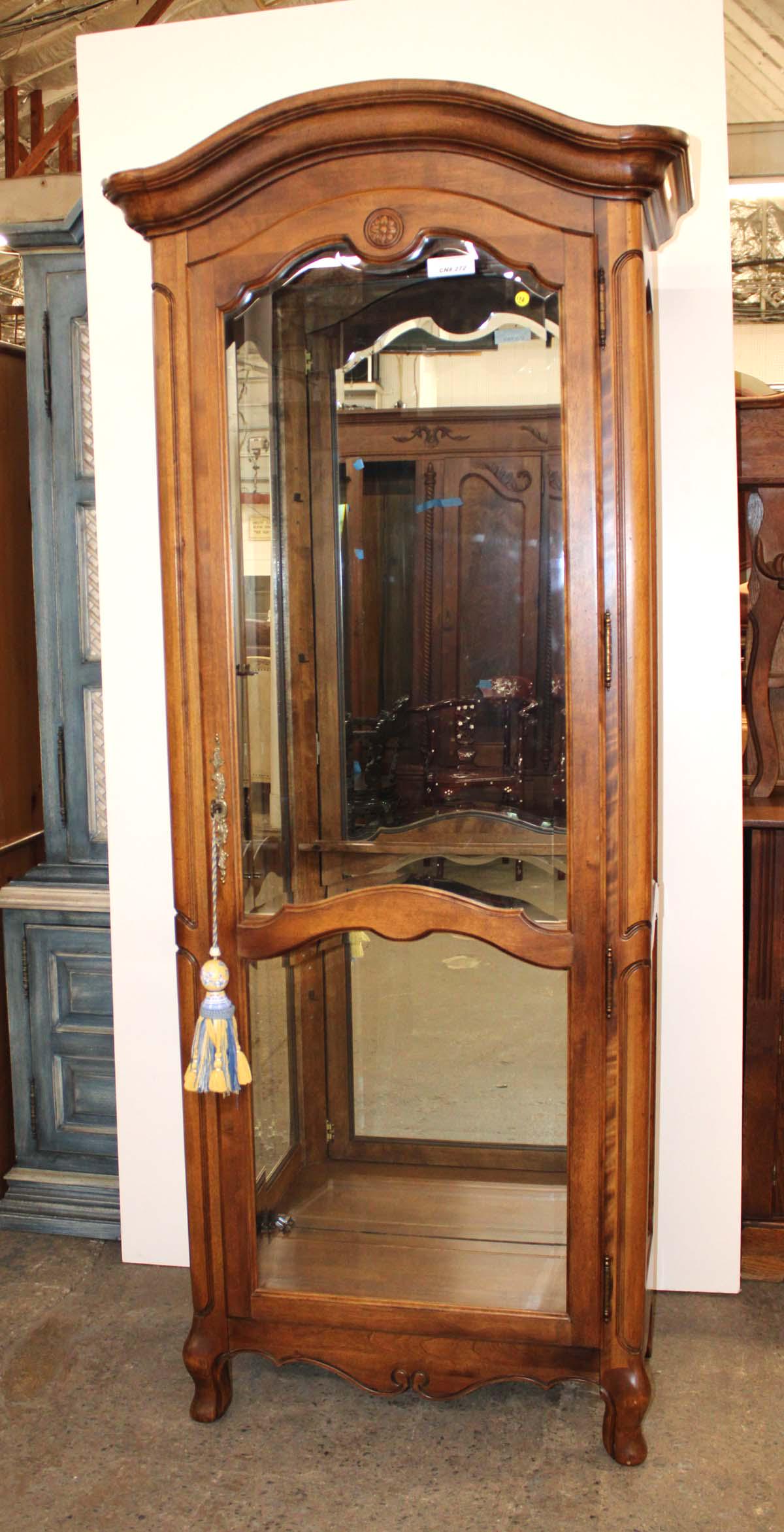 Ethan Allen country French style 1 door display cabinet with key, NO Shelves (1 of 6)