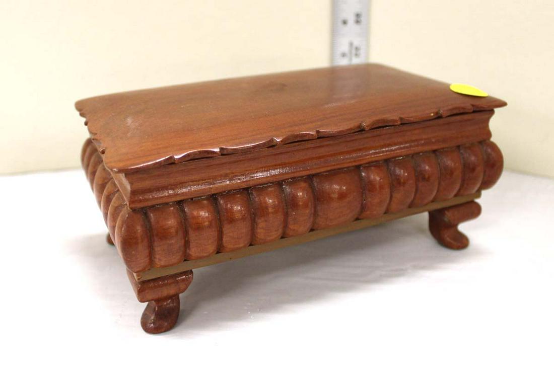 Thorens vintage exotic burl walnut Swiss music box, single comb, teeth are good, working: Thorens vintage carved walnut case, Swiss music box, single comb, teeth are good, working, approx. 8" x 5" x 4"
