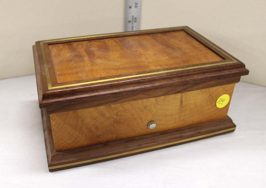 Thorens vintage limited edition ELPA music box in the walnut case, single comb, teeth are good: Thorens vintage limited edition ELPA music box in the walnut case, single comb, teeth are good, approx. 9" x 5 1/2" x 4"