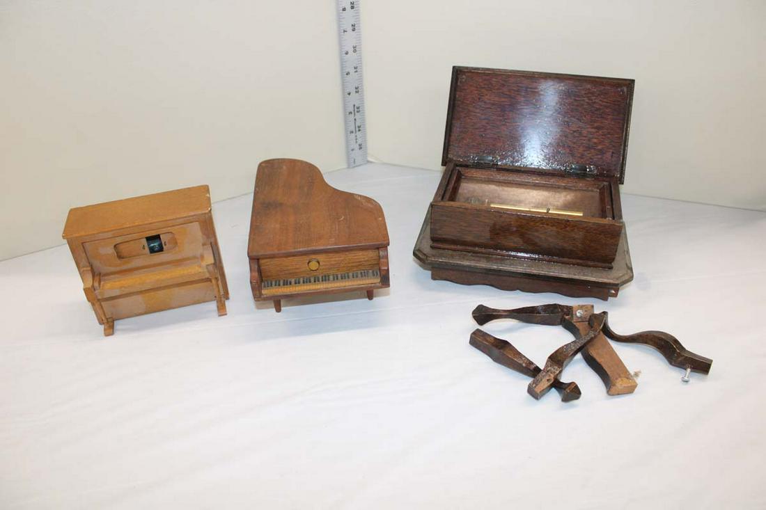 3 piano shape music boxes, one legs need put on, approx. largest is 7"w smallest is 5"w: 3 piano shape music boxes, one legs need put on, approx. largest is 7"w smallest is 5"w
