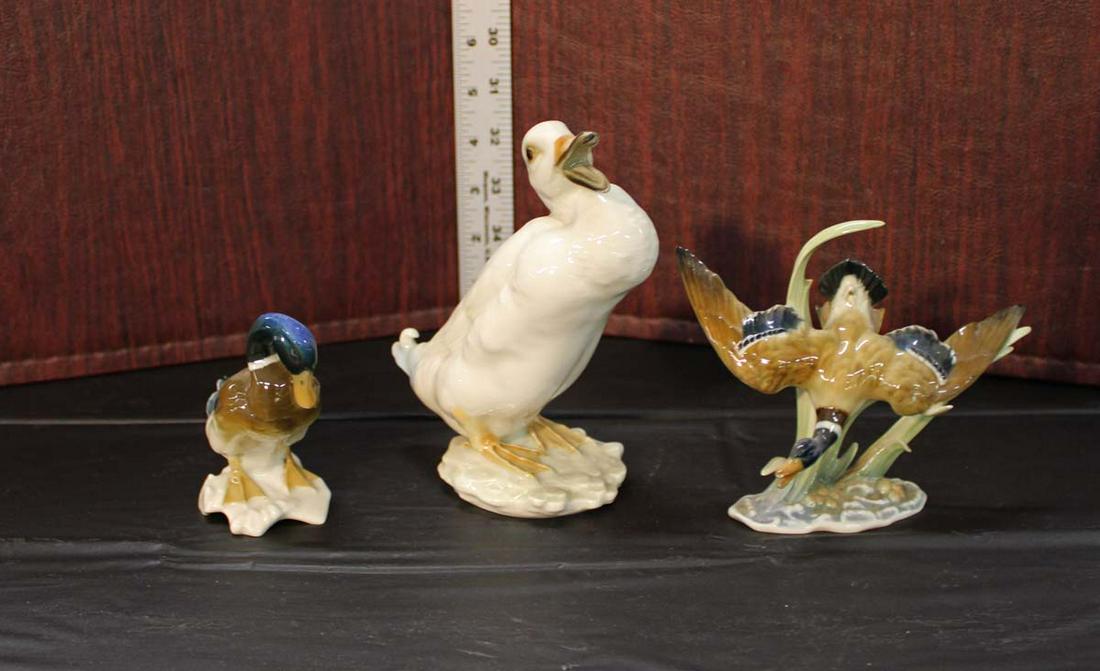 Lorenz Hutschnenreuther, Kunstabteilung, Germany porcelain figurines, 3 ducks,: Lorenz Hutschnenreuther, Kunstabteilung, Germany porcelain figurines, 3 ducks, approx. largest 7"h and smallest 3"h