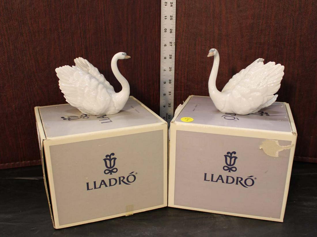 Vintage Lladro porcelain figurines of 2 swans with boxes (1 of 6)