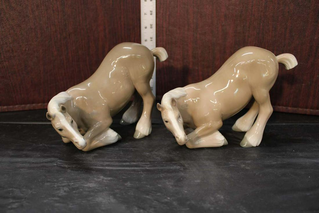 Vintage Lladro porcelain figurines, 2 kneeling horses (1 of 6)