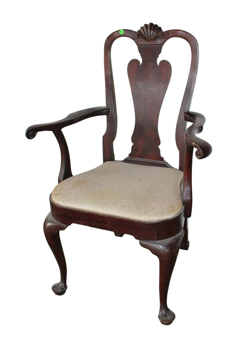 Vintage Kittinger queen Anne mahogany arm chair: Vintage Kittinger queen Anne mahogany arm chair, Needs TLC approx. 28" w x 24" d x 41" h seat height 18"