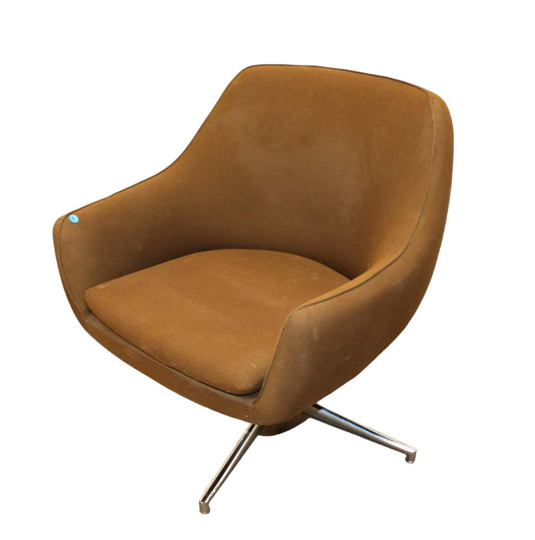 Mid century swivel club chair on aluminum base manner of Knolls: Mid century swivel club chair on aluminum frame in the manner of Knolls approx. 27" w x 25" d x 30" h seat height 17"
