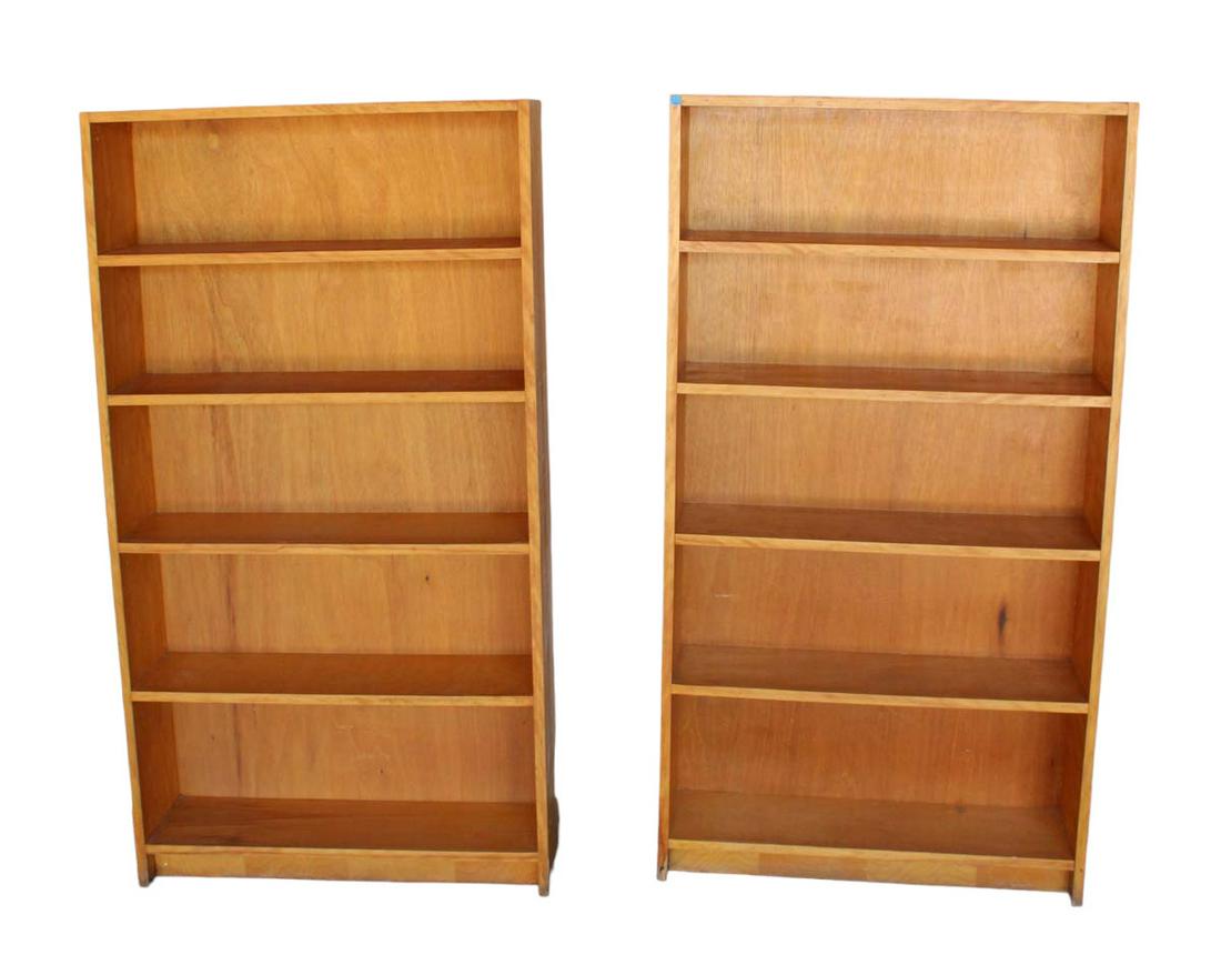 Pair of cabinet made maple finish bookcases (1 of 3)